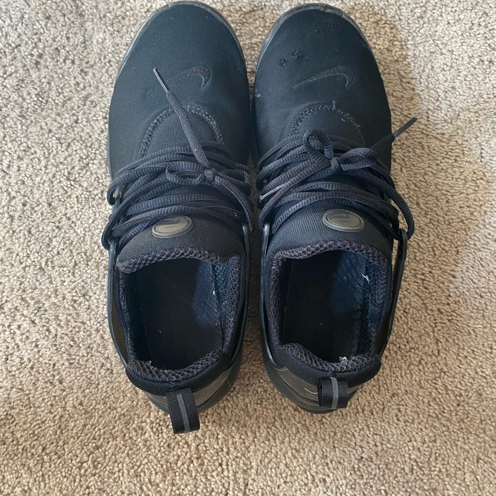 Nike men’s air max shoe